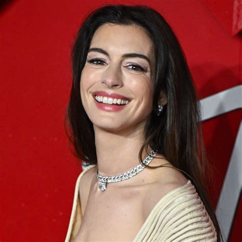 anne hathaway hot|Anne Hathaway sends pulses soaring in bikini top .